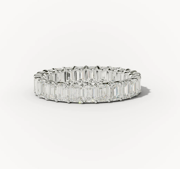 Diamond wedding band - emerald - lab-grown
