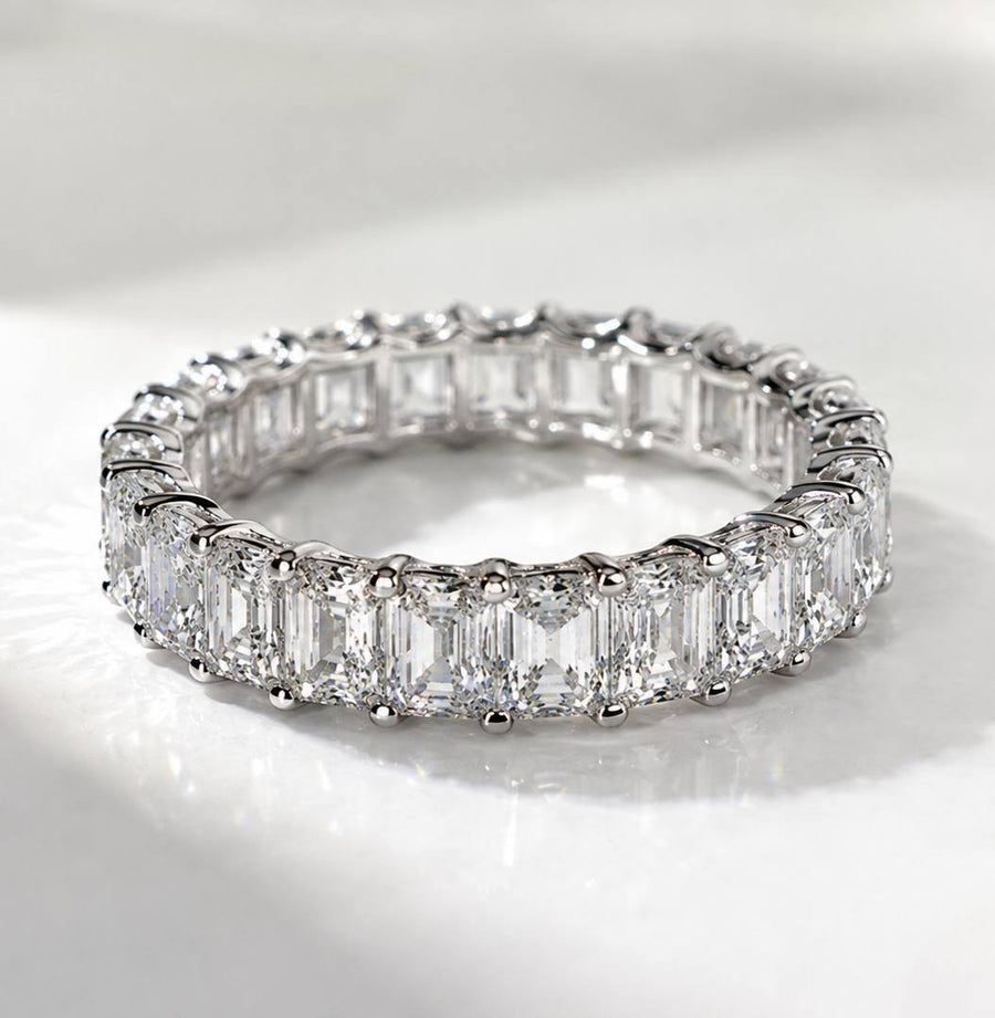 Diamond wedding band - emerald - lab-grown